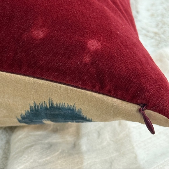 Pottery Barn Tulip Velvet Backed Accent Pillow - Picture 6 of 9